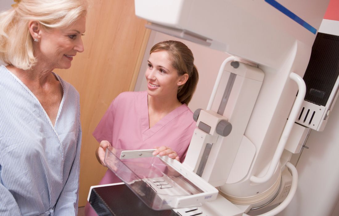 woman getting mammogram - what to expect from brevard cancer experts